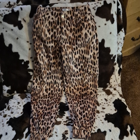 VENUS Leopard Print Pants - Picture 1 of 13